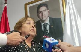 Maricel Albertini, madre del fallecido fiscal Marcelo Pecci, se reunió hoy con el Fiscal General del Estado.