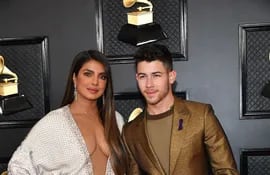 Priyanka Chopra Jonas y su esposo, Nick Jonas, durante la entrega de los Grammy, el pasado 26 de enero en Los Ángeles.